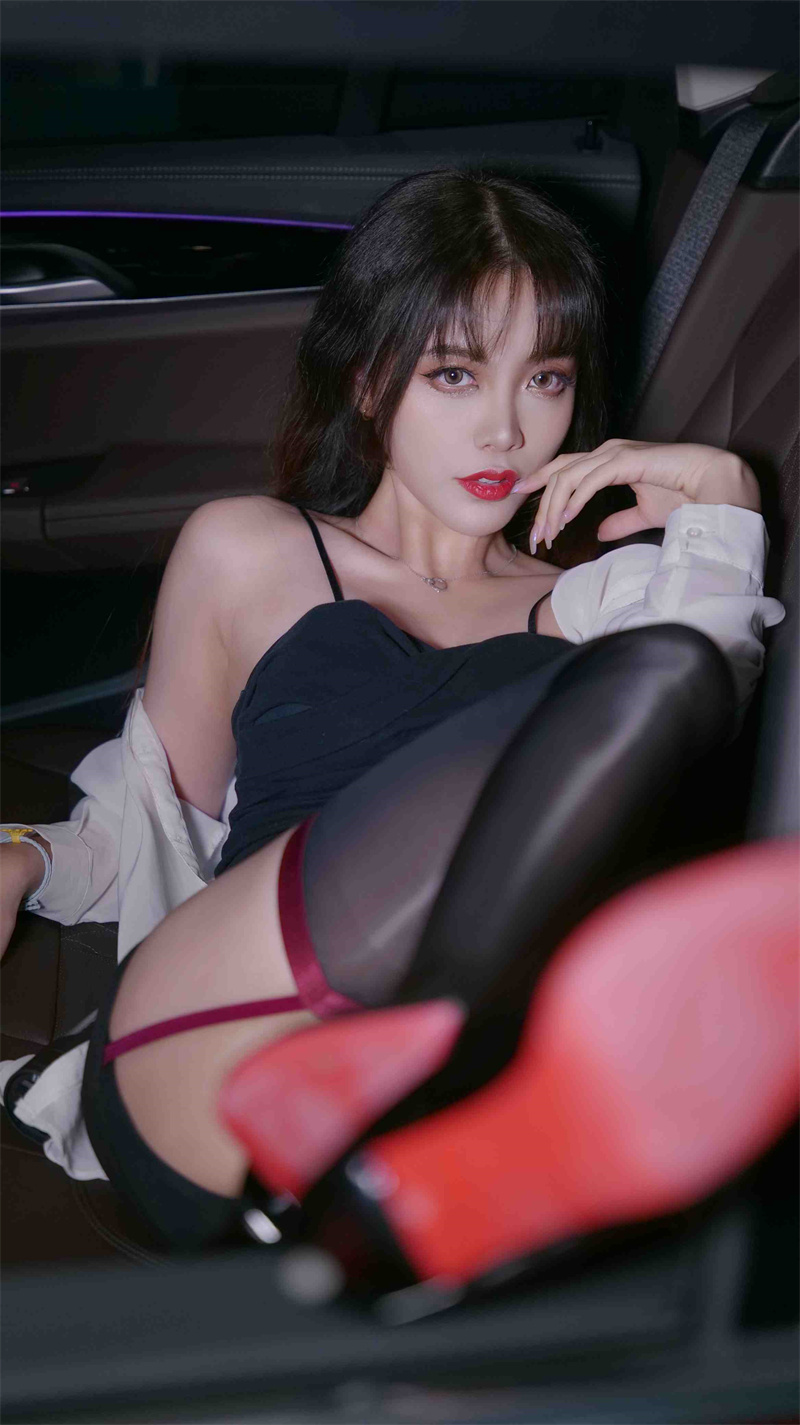 陈妮妮图片合集分享，她的微密付费内容是什么