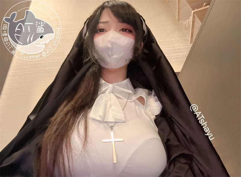 AT鲨收费图片免费鉴赏，一个包容的美女