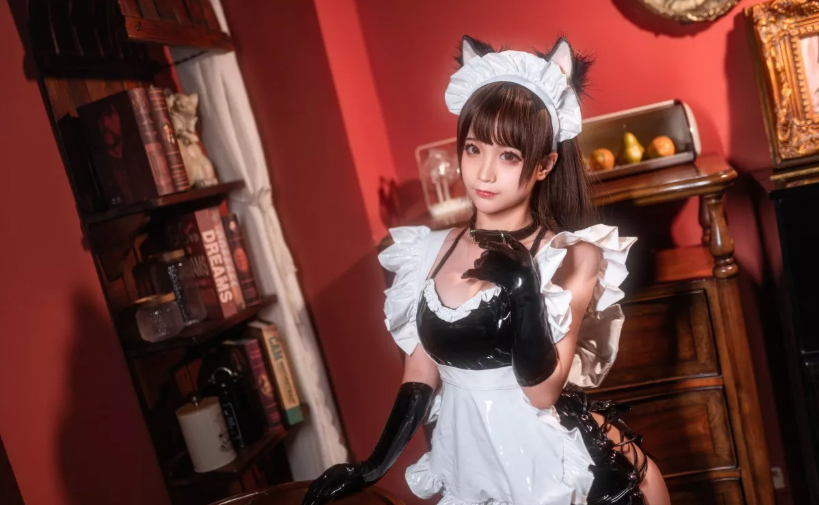 蠢沫沫《漆皮女仆》精品cos摄影赏析插图2 蠢沫沫《漆皮女仆》精品cos摄影赏析