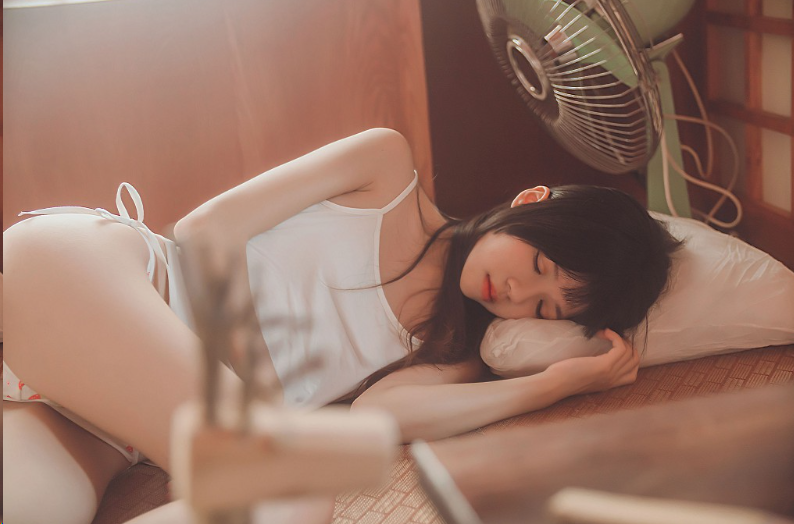 桜桃喵小背心换水手服,精品cos摄影作品赏析