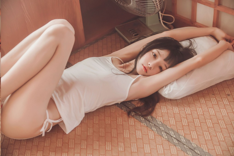 桜桃喵小背心换水手服,精品cos摄影作品赏析