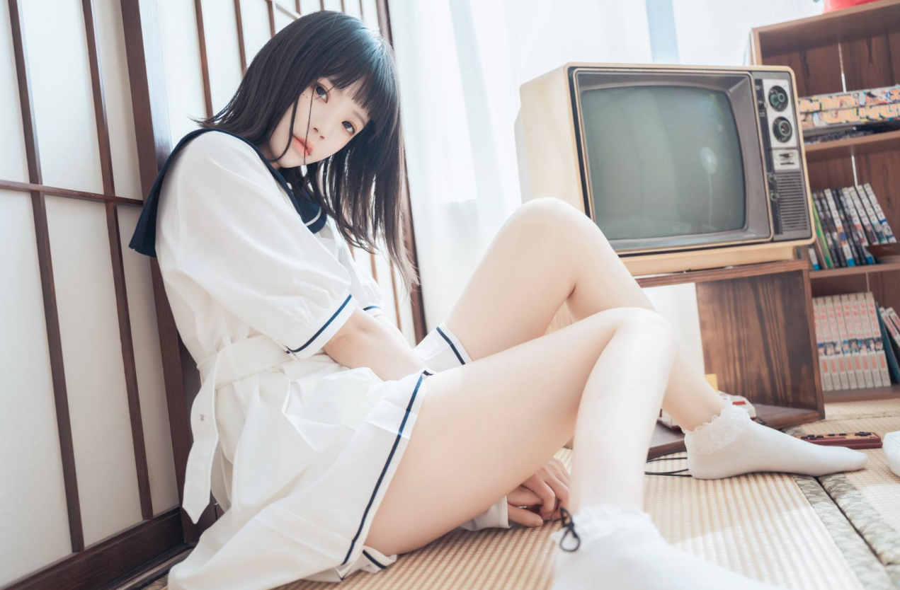 桜桃喵《盛夏制服》，精品摄影作品赏析