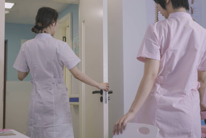 云溪溪奶桃 N47医护精品cos摄影作品赏析插图2 云溪溪奶桃 N47医护精品cos摄影作品赏析