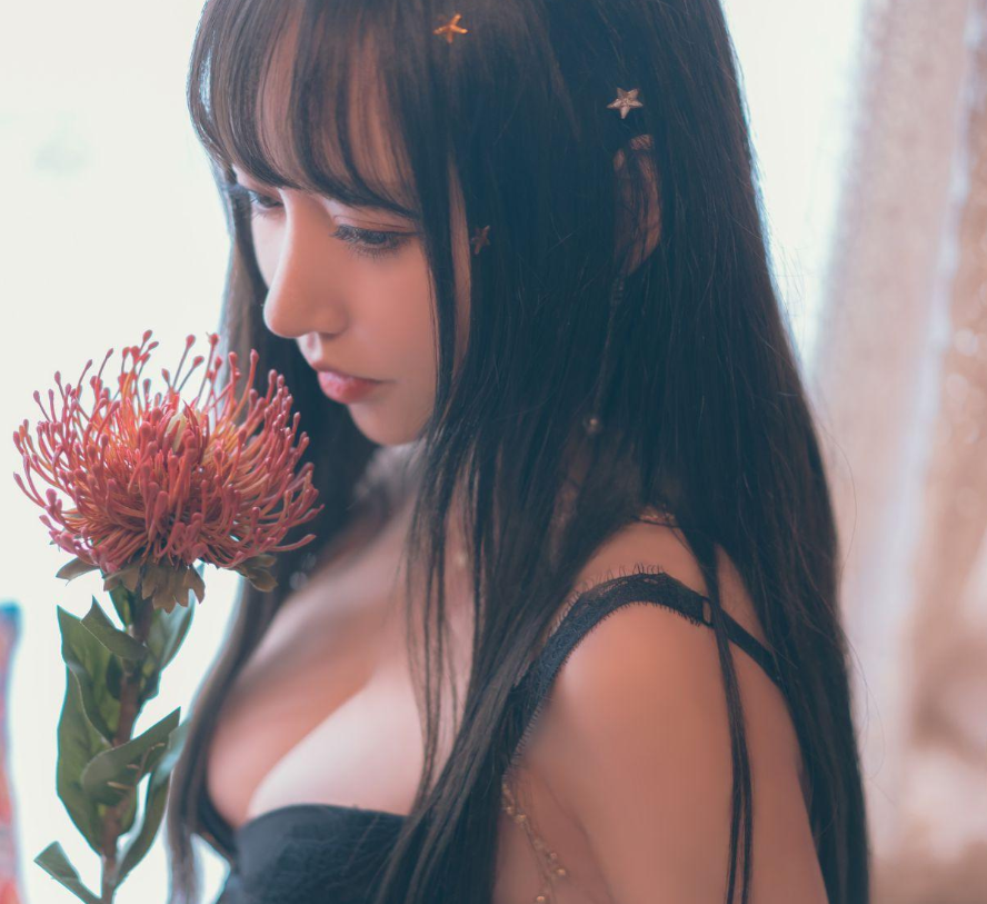 过期米线线喵第七十二期作品《六点半的月亮》,精品摄影佳作赏析插图1 过期米线线喵第七十二期作品《六点半的月亮》,精品摄影佳作赏析