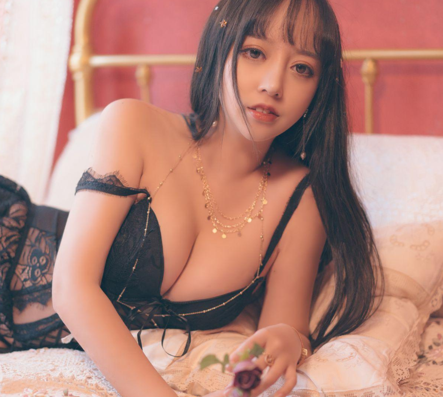 过期米线线喵第七十二期作品《六点半的月亮》,精品摄影佳作赏析插图2 过期米线线喵第七十二期作品《六点半的月亮》,精品摄影佳作赏析