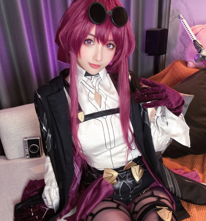 rioko凉凉子妩媚诠释《卡芙卡妈妈》!火辣杀手引爆视觉盛宴!插图2 rioko凉凉子妩媚诠释《卡芙卡妈妈》!火辣杀手引爆视觉盛宴!