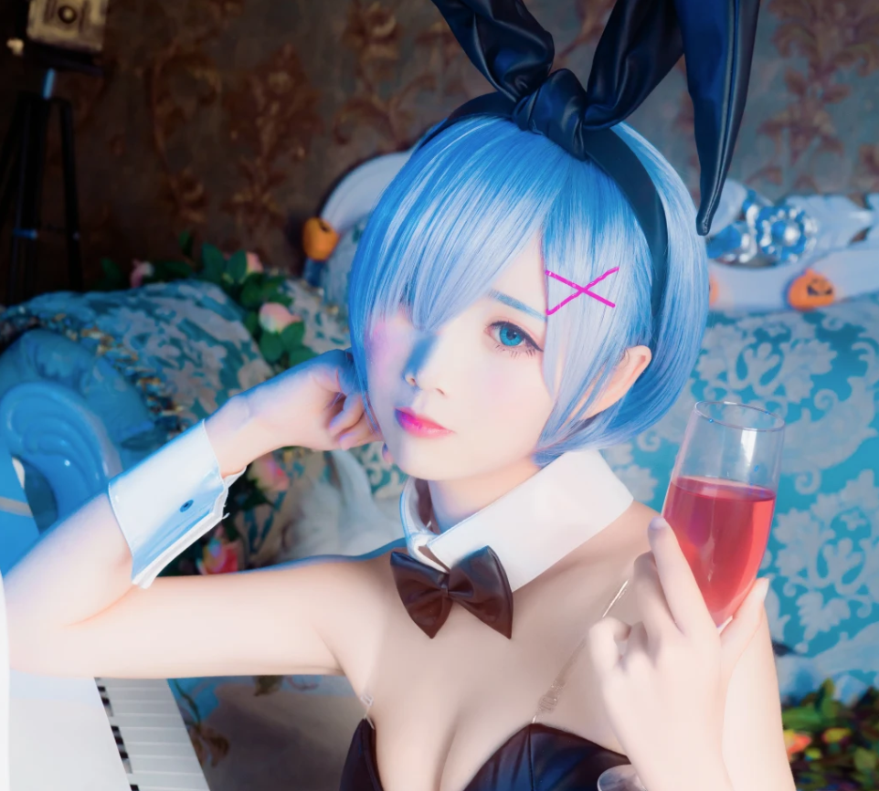 面饼仙儿《兔女郎》:神秘魅力展现,引人入胜插图1 面饼仙儿《兔女郎》:神秘魅力展现,引人入胜