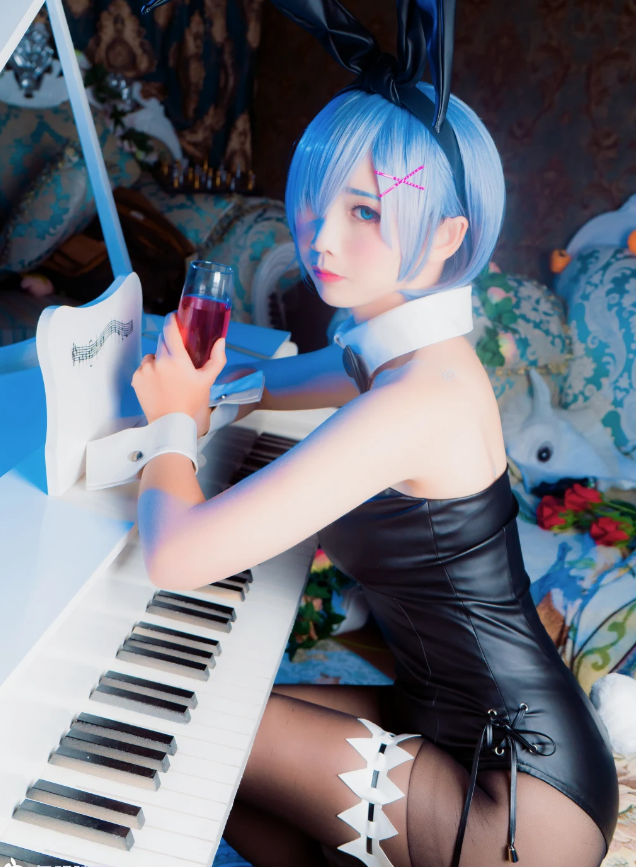 面饼仙儿《兔女郎》:神秘魅力展现,引人入胜插图2 面饼仙儿《兔女郎》:神秘魅力展现,引人入胜