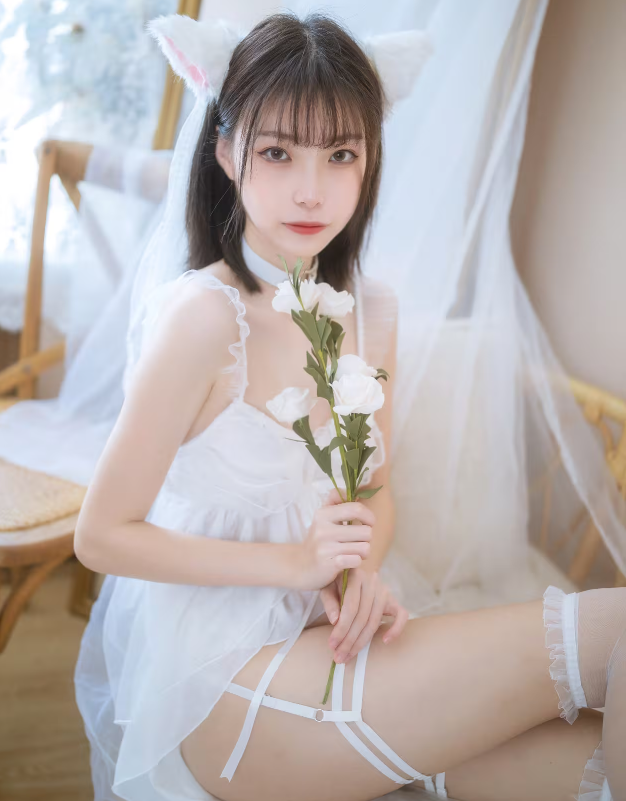 许岚lan白色连衣裙:《少女白色裙》尽显魅力诱惑！