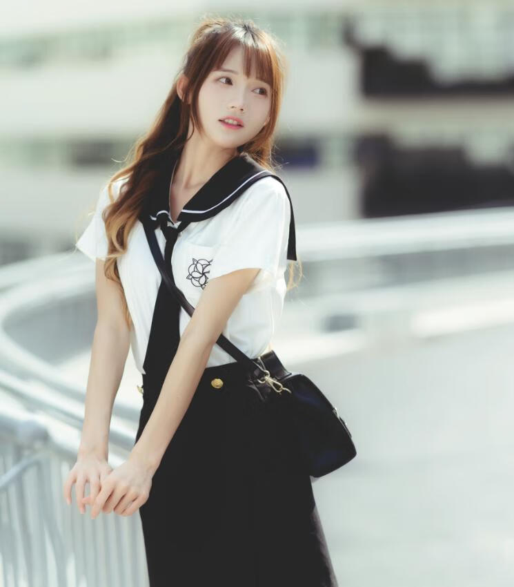 《约定的桥》中兔子Zzz不吃胡萝卜cosplay作品：纯白魅力闪耀！