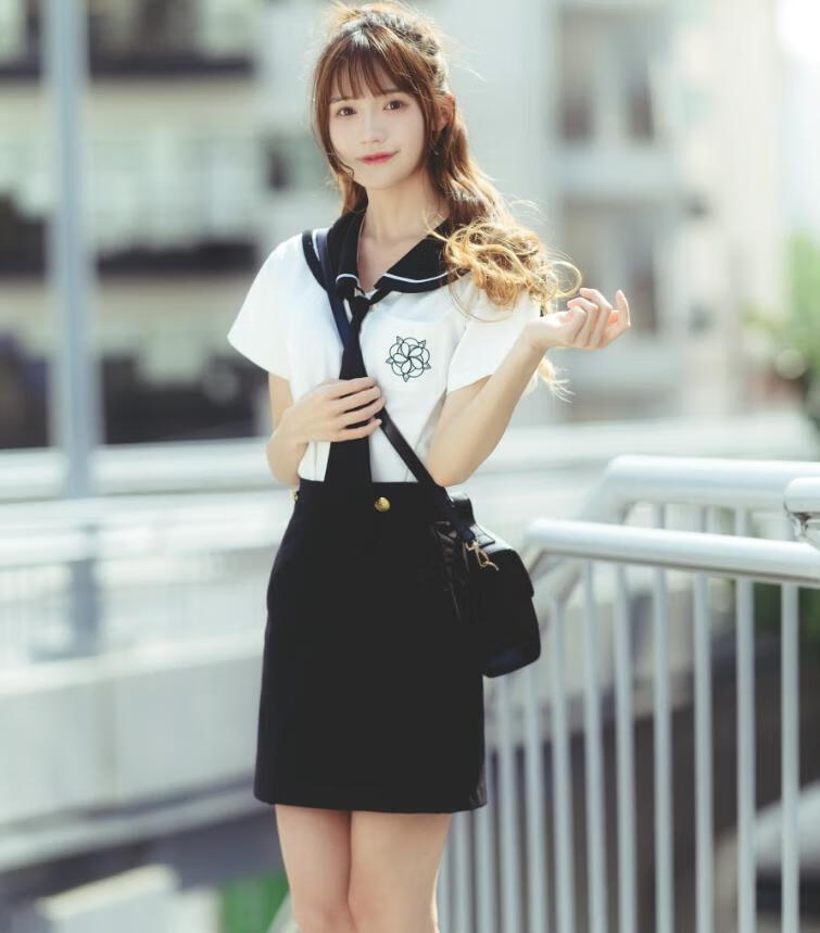 《约定的桥》中兔子Zzz不吃胡萝卜cosplay作品：纯白魅力闪耀！