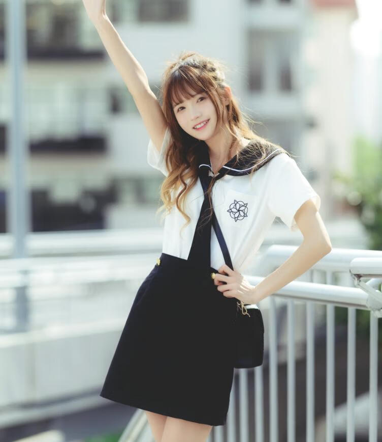 《约定的桥》中兔子Zzz不吃胡萝卜cosplay作品：纯白魅力闪耀！