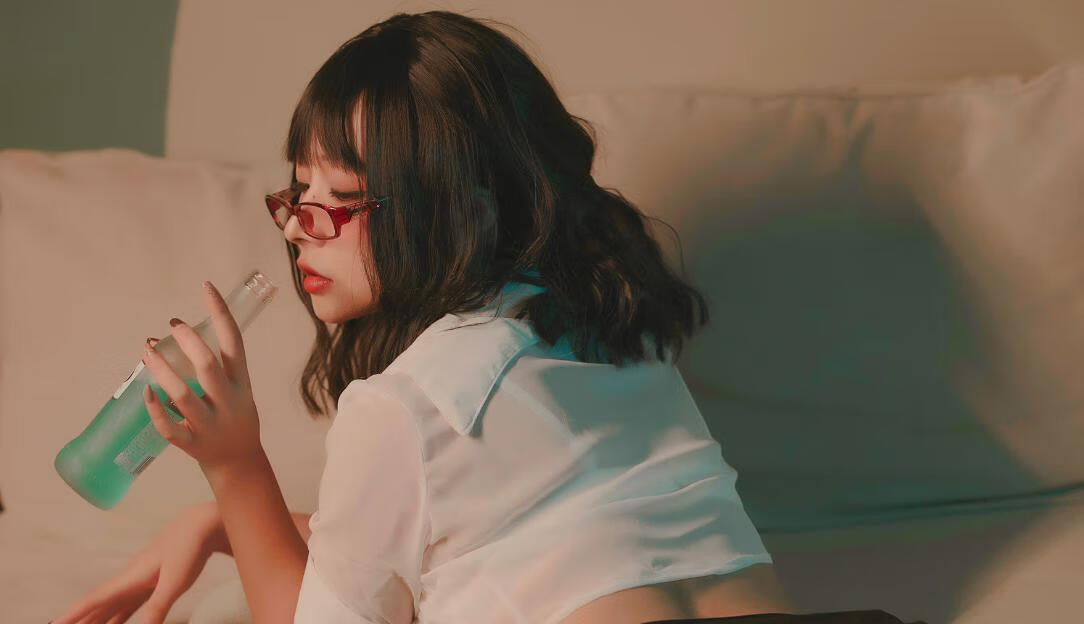 yuuhui玉汇《宿醉》:情感交响曲,醉心回忆!插图2 yuuhui玉汇《宿醉》:情感交响曲,醉心回忆!