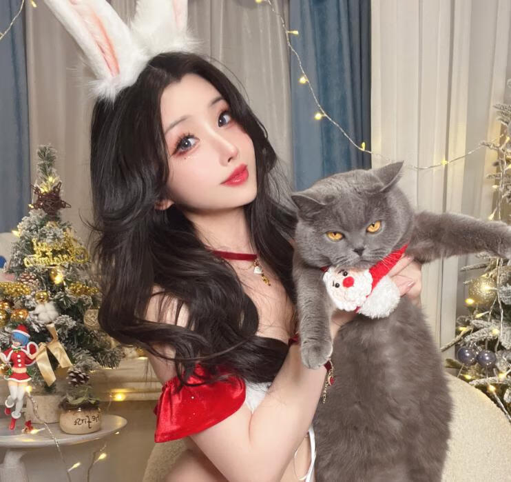 《圣诞兔》:rioko凉凉子小姐姐的可爱圣诞创作!插图1 《圣诞兔》:rioko凉凉子小姐姐的可爱圣诞创作!