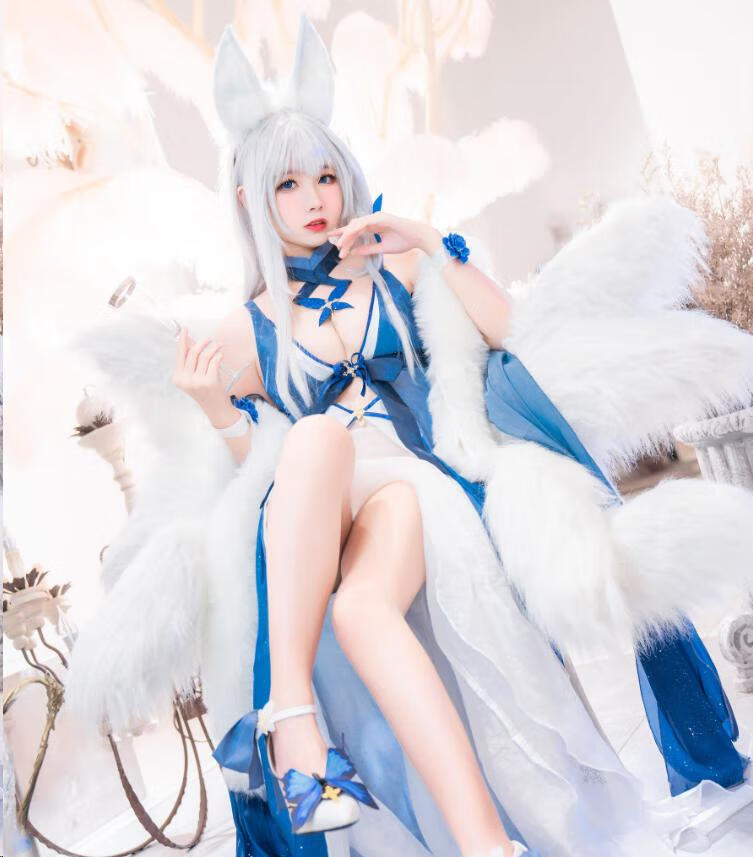 Momoko葵葵小姐姐cos《碧蓝航线》信浓礼服，白狐狸耳耳朵太可爱啦！