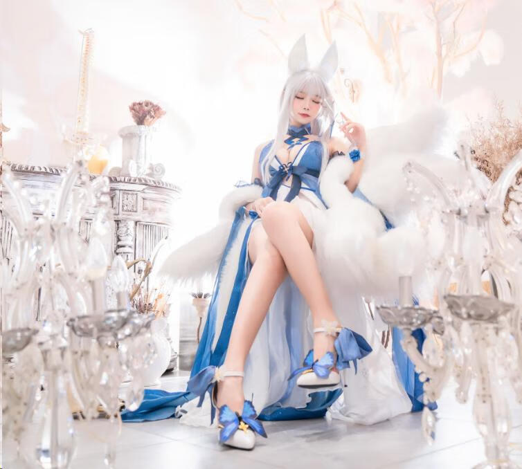 Momoko葵葵小姐姐cos《碧蓝航线》信浓礼服，白狐狸耳耳朵太可爱啦！