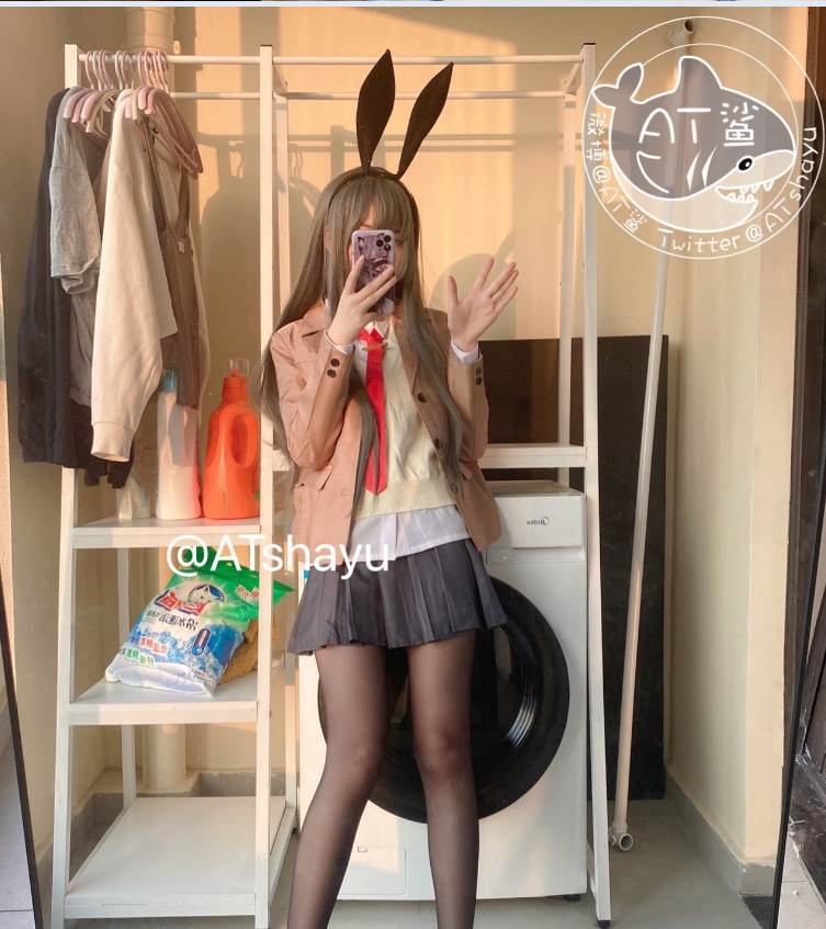 AT鲨小姐姐cos《妹麻衣学姐》：可爱与性感的完美结合！