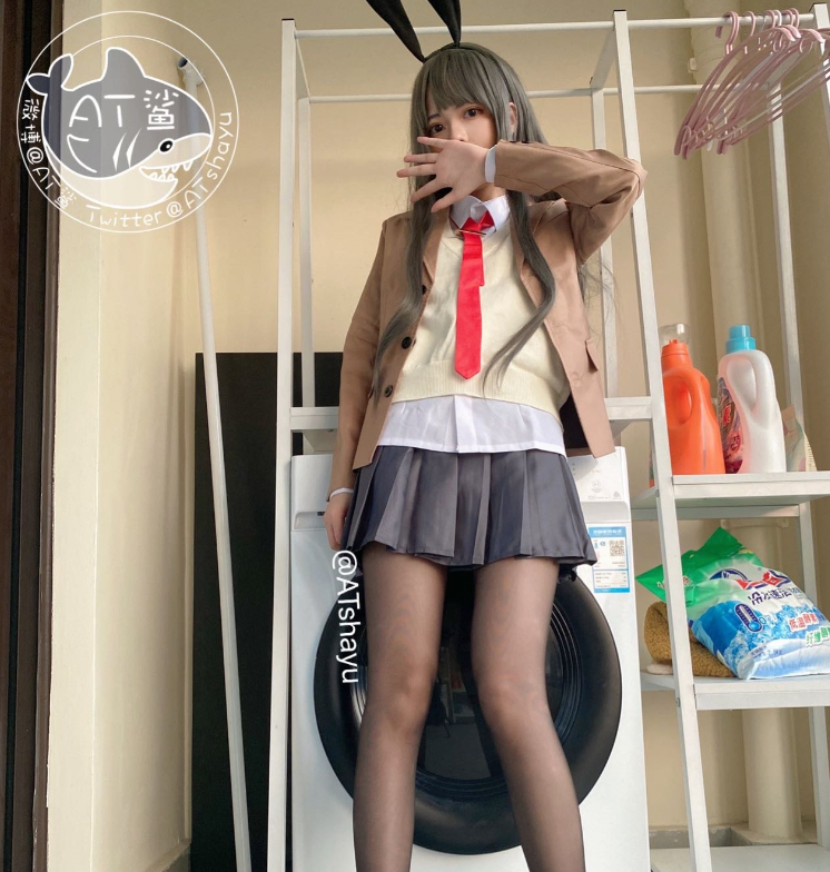 AT鲨小姐姐cos《妹麻衣学姐》：可爱与性感的完美结合！