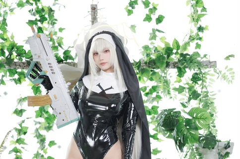 Cien恩恩小姐姐的《歌住樱子》cosplay，修女服+大枪，酷炫又迷人！