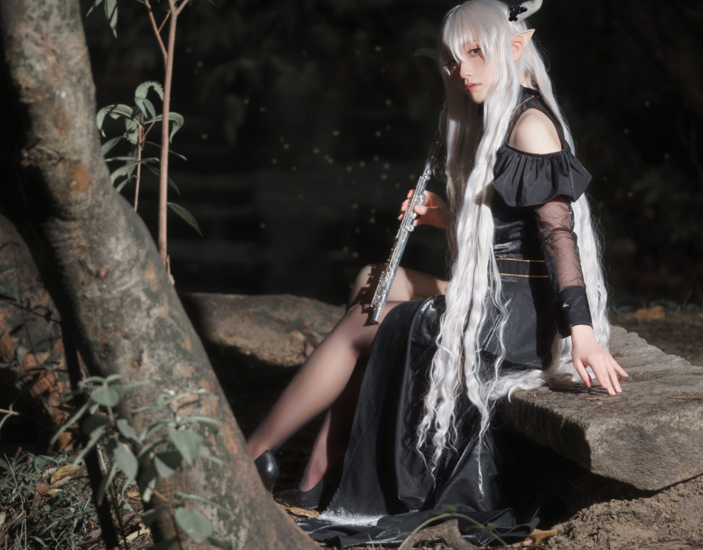 Cien恩恩小姐姐cosplay《明日方舟》闪灵，绝美可爱双重魅力！