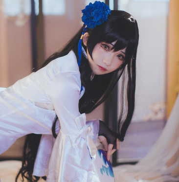 衣衣小姐姐cos《玉玲珑》：勾魂旗袍，美艳绝伦！