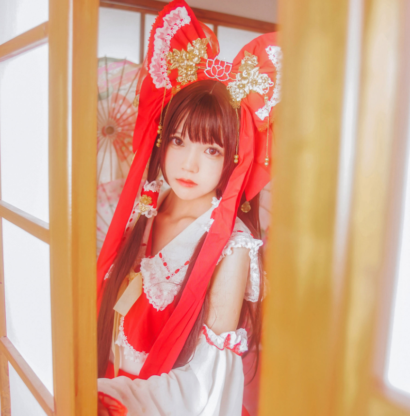 疯猫ss《灵梦》:活力四溢的博丽巫女角色扮演!插图1 疯猫ss《灵梦》:活力四溢的博丽巫女角色扮演!