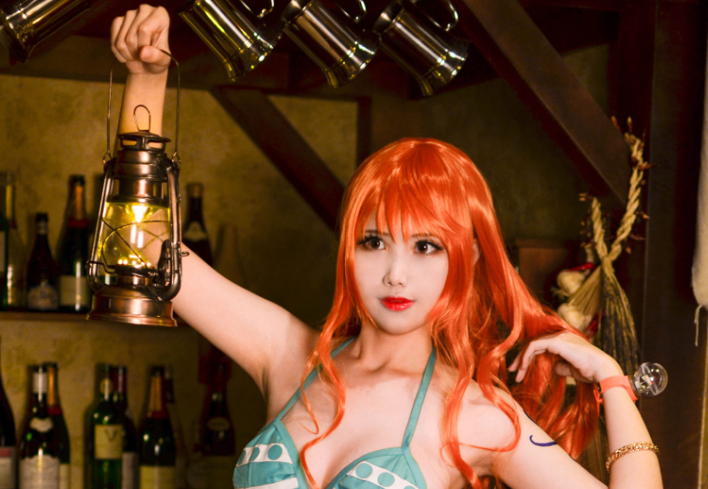 魅力满满的kaya萱《娜美》cosplay，让你仿佛置身于《ONE PIECE》世界！