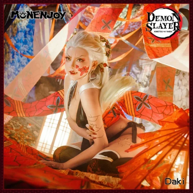 《鬼灭之刃》cosplay：女 coser 变身恶魔 Thuong Luc Daki