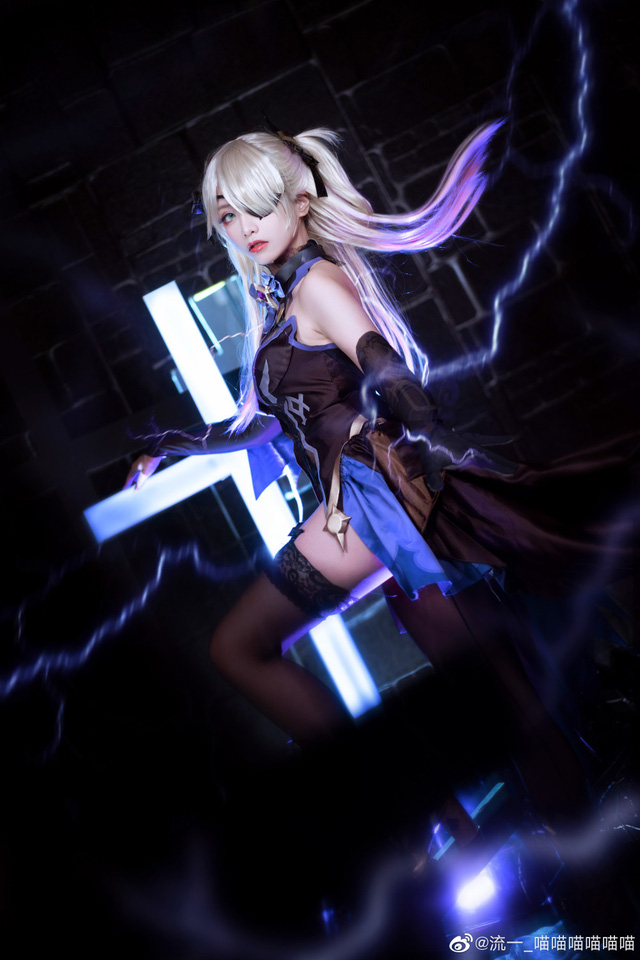 女coser@流一_喵喵喵喵喵喵化身《原神Impact》 中的“罪孽公主”菲谢尔 女coser@流一_喵喵喵喵喵喵化身《原神Impact》 中的“罪孽公主”菲谢尔