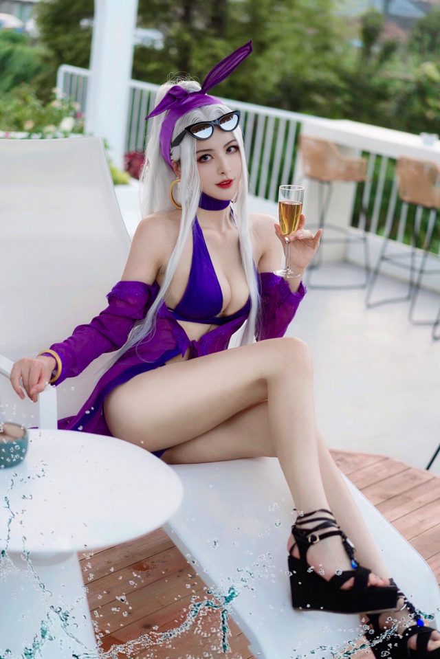 Coser草莓焦糖_在《英雄联盟》中展示了黑暗女王辛德拉的美丽