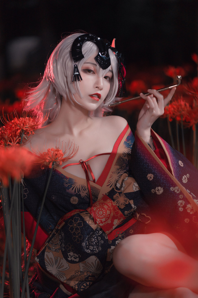 铁板烧鬼舞w_COS 圣女贞德,鲜花炫乳极具诱惑 铁板烧鬼舞w_COS 圣女贞德,鲜花炫乳极具诱惑