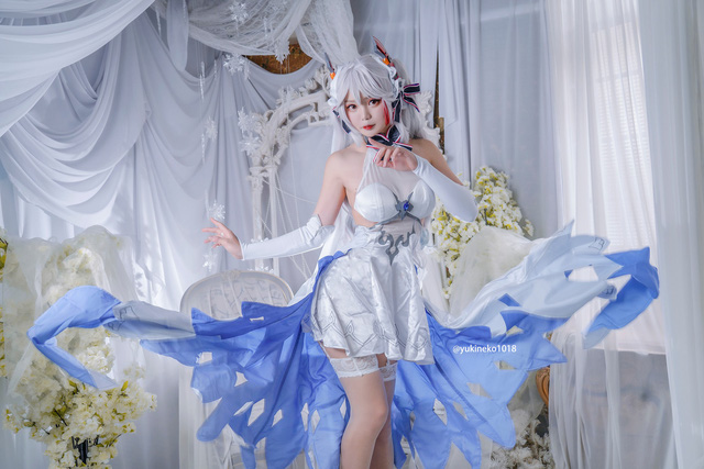 女 coser 在《碧蓝航线》 COS 欧根亲王,婀罗多姿俘获男人心 女 coser 在《碧蓝航线》 COS 欧根亲王,婀罗多姿俘获男人心