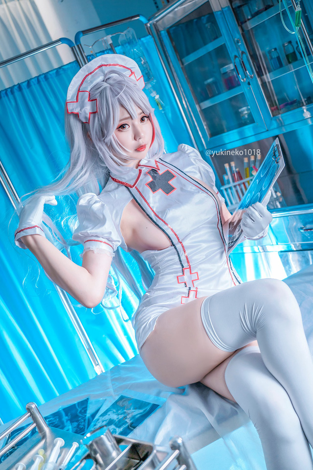 女 coser 在《碧蓝航线》 COS 欧根亲王,婀罗多姿俘获男人心 女 coser 在《碧蓝航线》 COS 欧根亲王,婀罗多姿俘获男人心