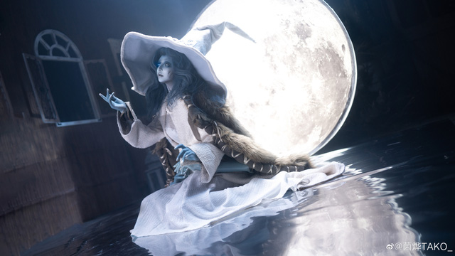 菌烨TAKO_在《Elden Ring》中 COS “月亮公主”,妖异且性感 菌烨TAKO_在《Elden Ring》中 COS “月亮公主”,妖异且性感