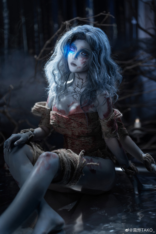 菌烨TAKO_在《Elden Ring》中 COS “月亮公主”,妖异且性感 菌烨TAKO_在《Elden Ring》中 COS “月亮公主”,妖异且性感