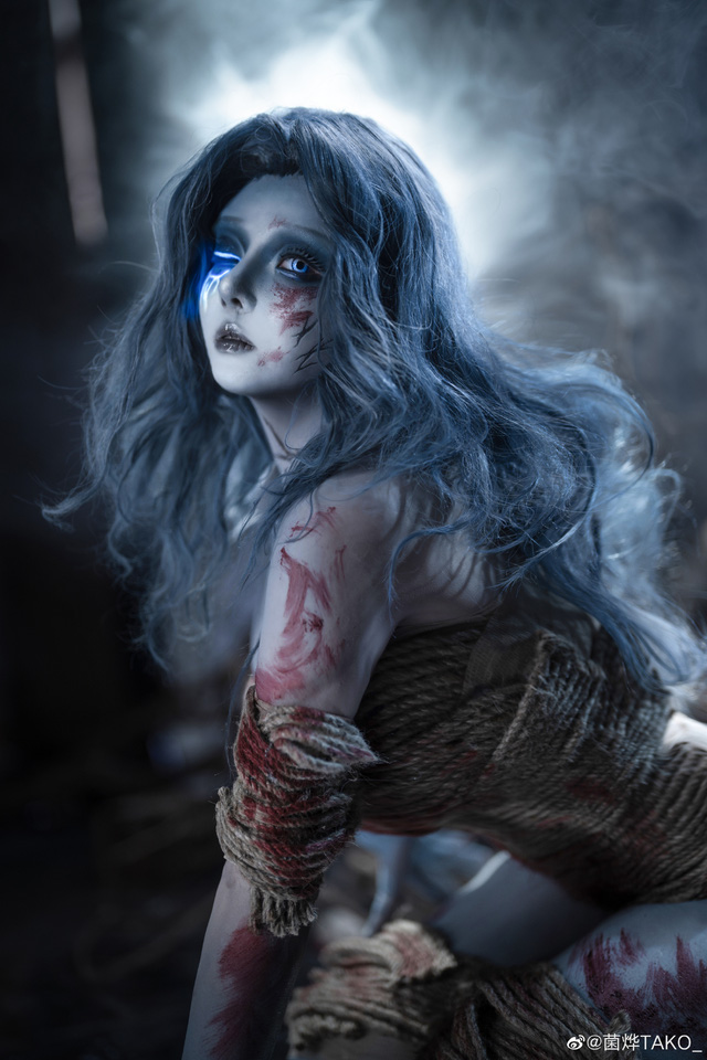 菌烨TAKO_在《Elden Ring》中 COS “月亮公主”,妖异且性感 菌烨TAKO_在《Elden Ring》中 COS “月亮公主”,妖异且性感