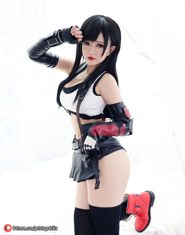 coser@Potato Godzilla 变身《最终幻想 VII》中的蒂法，活力四射