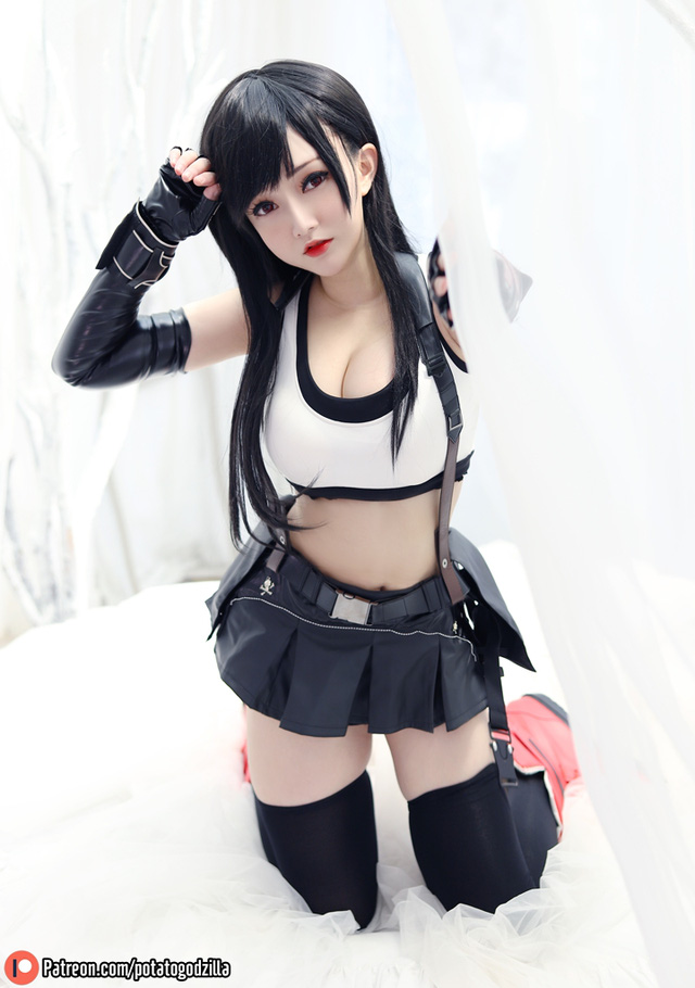 coser@Potato Godzilla 变身《最终幻想 VII》中的蒂法，活力四射