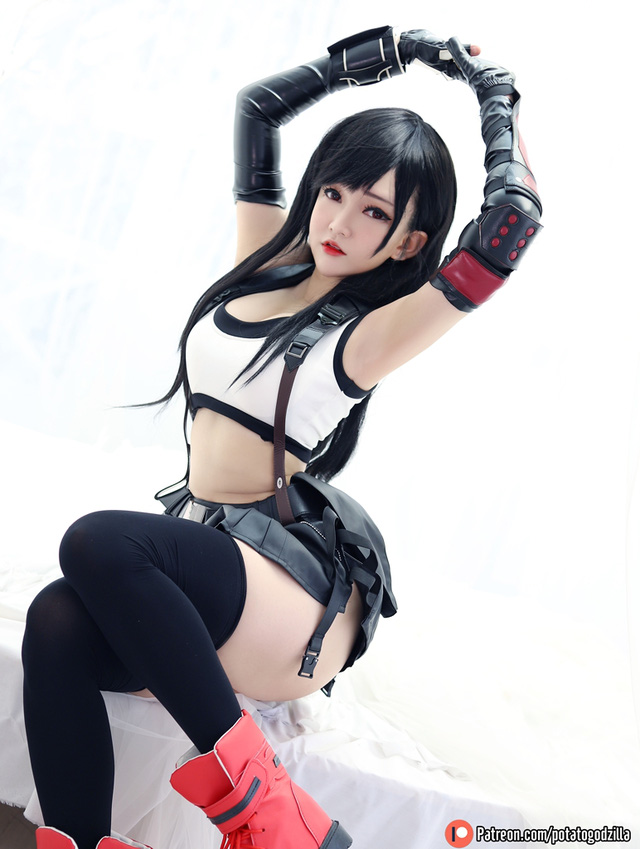 coser@Potato Godzilla 变身《最终幻想 VII》中的蒂法，活力四射