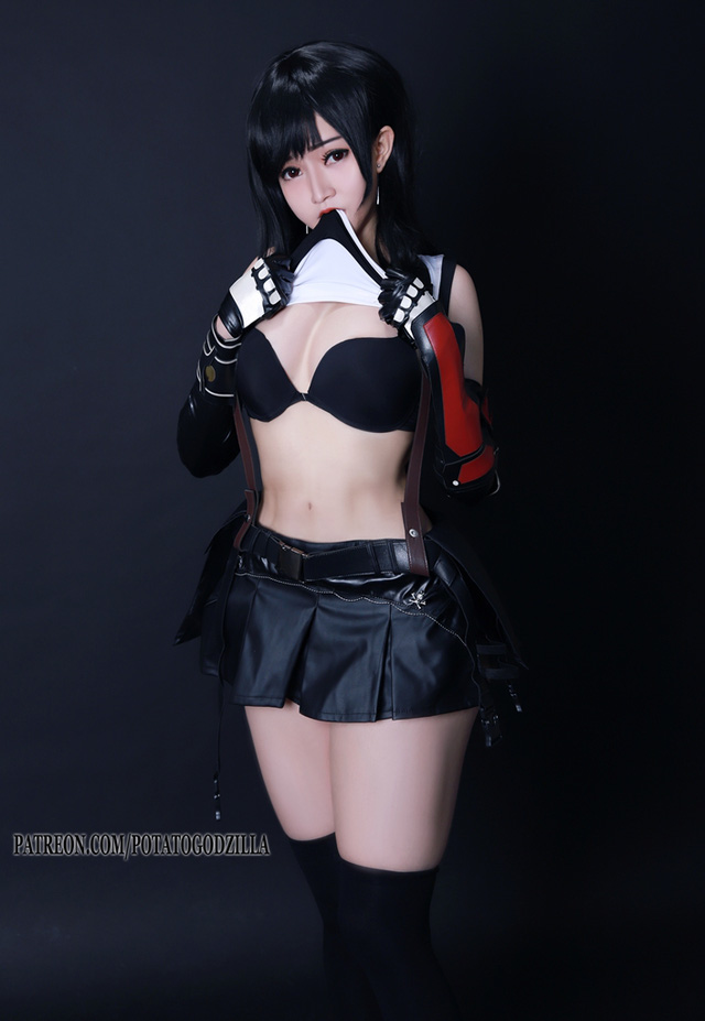 coser@Potato Godzilla 变身《最终幻想 VII》中的蒂法，活力四射