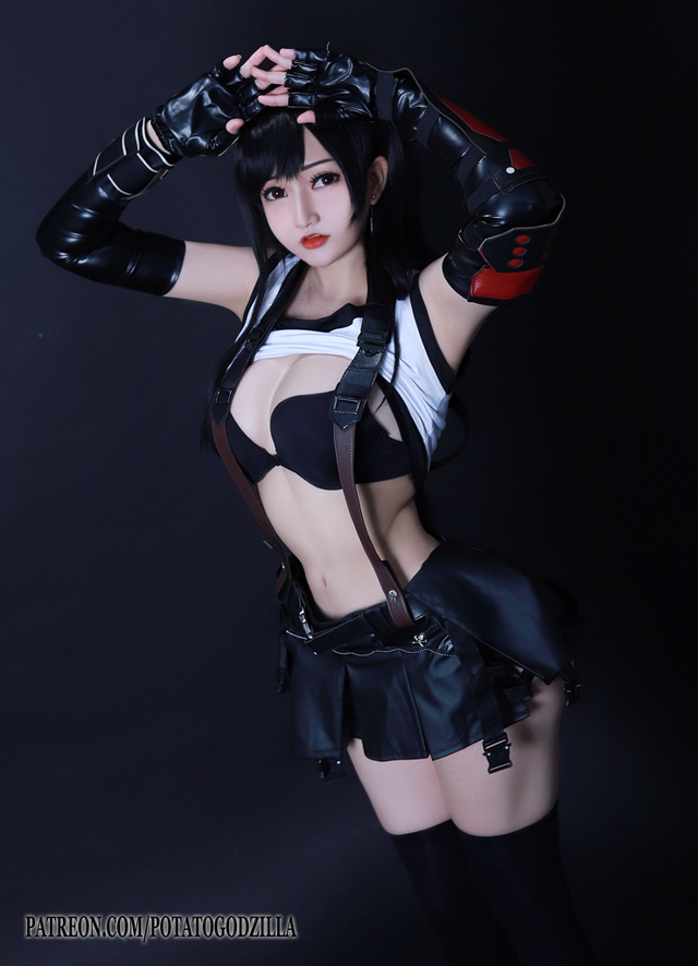 coser@Potato Godzilla 变身《最终幻想 VII》中的蒂法，活力四射