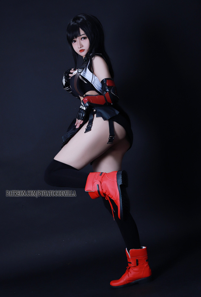 coser@Potato Godzilla 变身《最终幻想 VII》中的蒂法，活力四射