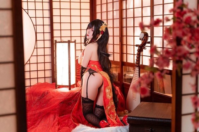 Rioko凉凉子《碧蓝航线》cos大凤 [Rioko凉凉子cos图集]