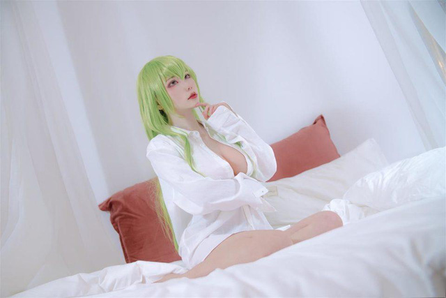 起司块wii_C.C.白衬衣cos图集 [起司块wii Code Geass cos作品]