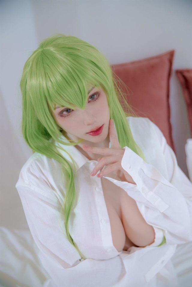 起司块wii_C.C.白衬衣cos图集 [起司块wii Code Geass cos作品]
