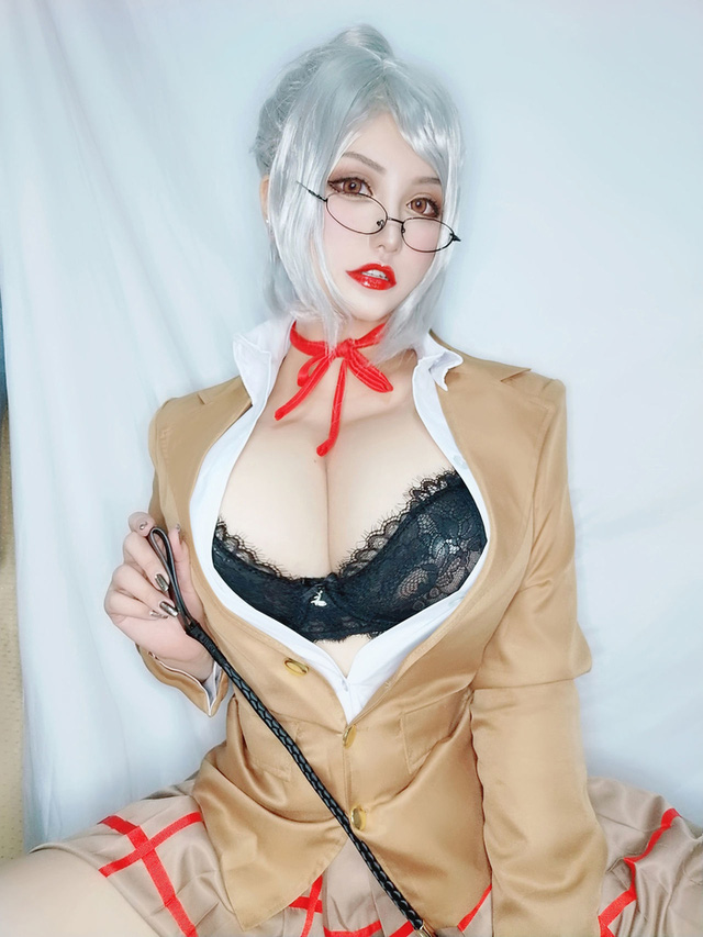 夏鸽鸽不想起床cos白木芽衣子 [coser@夏鸽鸽不想起床cos图集]