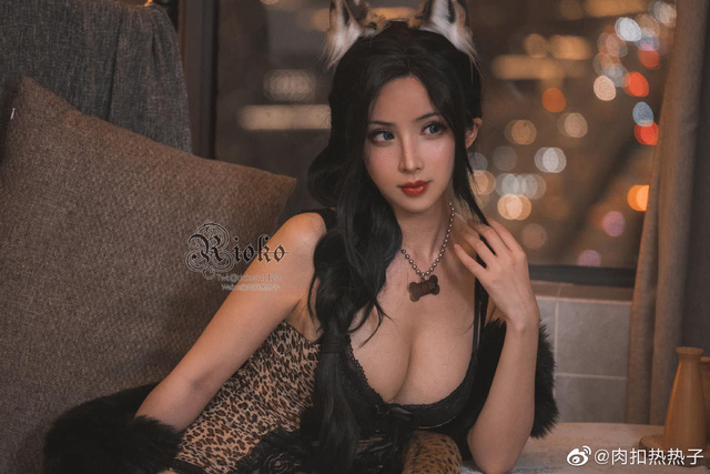 Rioko凉凉子cos作品 | rioko凉凉子化身性感的“豹纹美人”
