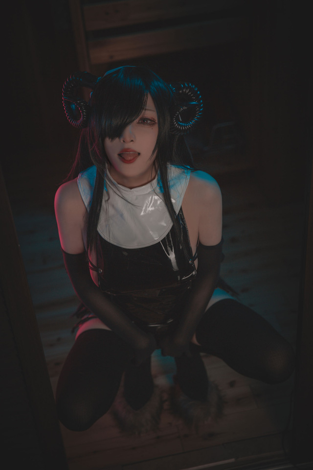 起司块wii cos 作品 | 起司块wii 化身性感的“魅魔修女”