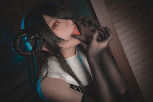 起司块wii cos 作品 | 起司块wii 化身性感的“魅魔修女”