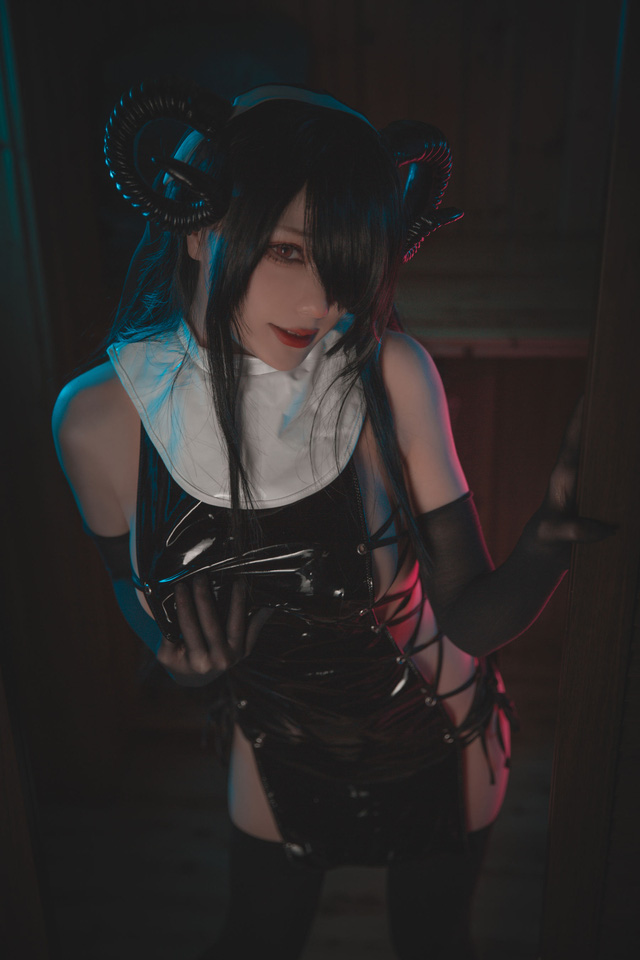 起司块wii cos 作品 | 起司块wii 化身性感的“魅魔修女”